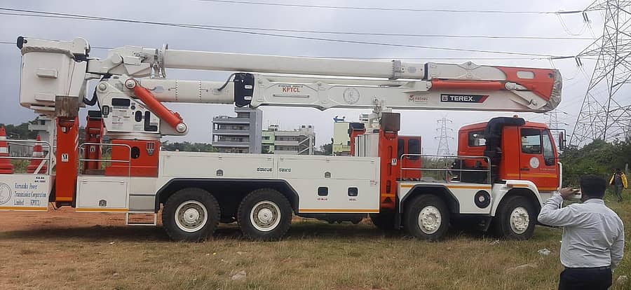 ಇನ್ಸುಲೇಟೆಡ್ ಏರಿಯಲ್ ವರ್ಕ್ ಫ್ಲಾಟ್ಫಾರ್ಮ್ ವಾಹನ