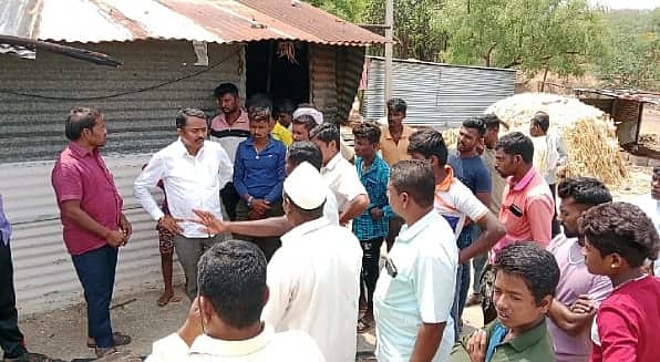 ಗುಳೇದಗುಡ್ಡ ತಾಲ್ಲೂಕಿನ ಮಂಗಳಗುಡ್ಡ ಗ್ರಾಮದಲ್ಲಿ ಗಾಳಿ ಮಳೆಗೆ ಶೆಡ್ ಹಾನಿಯಾಗಿದ್ದು ಶಾಸಕ ಭೀಮಸೇನ ಚಿಮ್ಮನಕಟ್ಟಿ ಭೇಟಿ ನೀಡಿ ಮಾಹಿತಿ ಪಡೆದರು