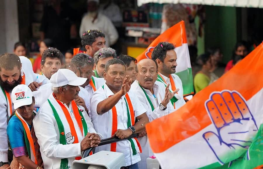 ಸರ್ವಜ್ಞ ನಗರ ವಿಧಾನಸಭಾ ಕ್ಷೇತ್ರದ ವಿವಿಧ ಕಡೆ ಇಂಧನ ಸಚಿವ ಕೆ.ಜೆ. ಜಾರ್ಜ್ ಅವರ ಸಾರಥ್ಯದಲ್ಲಿ ಬೆಂಗಳೂರು ಕೇಂದ್ರ ಲೋಕಸಭಾ ಕ್ಷೇತ್ರದ ಕಾಂಗ್ರೆಸ್ ಅಭ್ಯರ್ಥಿ ಮನ್ಸೂರ್ ಅಲಿ ಖಾನ್ ಅವರು ಚುನಾವಣಾ ಪ್ರಚಾರ ರ್ಯಾಲಿ ನಡೆಸಿದರು