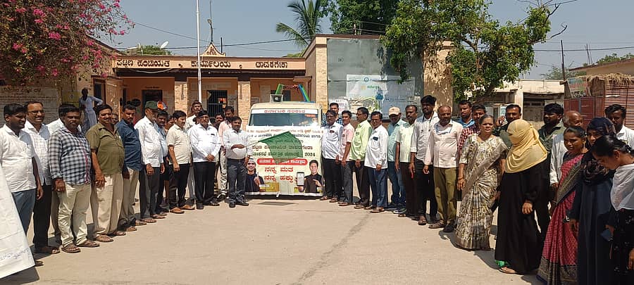 ತಾವರಗೇರಾ ಪಟ್ಟಣ ಪಂಚಾಯಿತಿ ಆವರಣದಲ್ಲಿ ಮಂಗಳವಾರ ನಡೆದ ಮತದಾನ ಜಾಗೃತಿ ಜಾಥಾಕ್ಕೆ ತಹಶೀಲ್ದಾರ್ ರವಿ ಅಂಗಡಿ ಚಾಲನೆ ನೀಡಿದರು