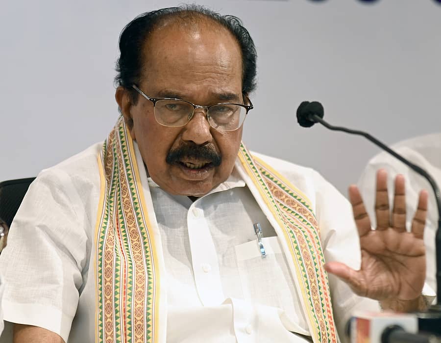 <div class="paragraphs"><p>ವೀರಪ್ಪ ಮೊಯಿಲಿ</p></div>