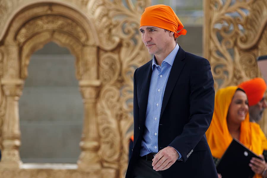 <div class="paragraphs"><p>ಕೆನಡಾದ ಟೊರೊಂಟೊದ ಸಿಟಿ ಹಾಲ್ಗೆ ಭಾನುವಾರ ಖಾಲ್ಸಾ ದಿನಾಚರಣೆಯ ಪ್ರಯುಕ್ತ ಜನಸ್ತೋಮ ಉದ್ದೇಶಿಸಿ ಭಾಷಣ ಮಾಡಲು ಕೆನಡಾ ಪ್ರಧಾನಿ ಜಸ್ಟಿನ್ ಟ್ರುಡೊ ಭೇಟಿ ನೀಡಿದ ಕ್ಷಣ</p></div>