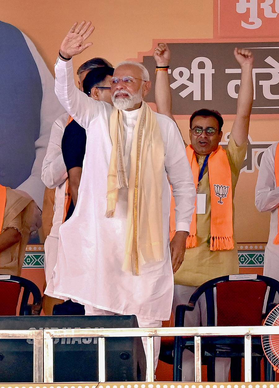 <div class="paragraphs"><p>ದಮೋಹ್ ಜಿಲ್ಲೆಯಲ್ಲಿ ಲೋಕಸಭಾ ಚುನಾವಣೆಯ ‘ವಿಜಯ ಸಂಕಲ್ಪ ರ್ಯಾಲಿ’ಯ ವೇಳೆ ಪ್ರಧಾನಿ ನರೇಂದ್ರ ಮೋದಿ ಬೆಂಬಲಿಗರತ್ತ ಕೈ ಬೀಸಿದರು</p></div>