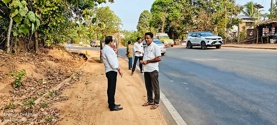 ಪುತ್ತೂರು ತಾಲ್ಲೂಕಿನ ಆರ್ಯಾಪು ಗ್ರಾಮ ಪಂಚಾಯಿತಿ ವ್ಯಾಪ್ತಿಯ ಕಲ್ಲರ್ಪೆಯಲ್ಲಿ ಮಾಣಿ - ಮೈಸೂರು ರಾಷ್ಟ್ರೀಯ ಹೆದ್ದಾರಿಯ ಅಪಾಯಕಾರಿ ತಿರುವು ಭಾಗವನ್ನು ಶಾಸಕ ಅಶೋಕ್‌ಕುಮಾರ್‌ ರೈ ಶನಿವಾರ ಪರಿಶೀಲಿಸಿದರು