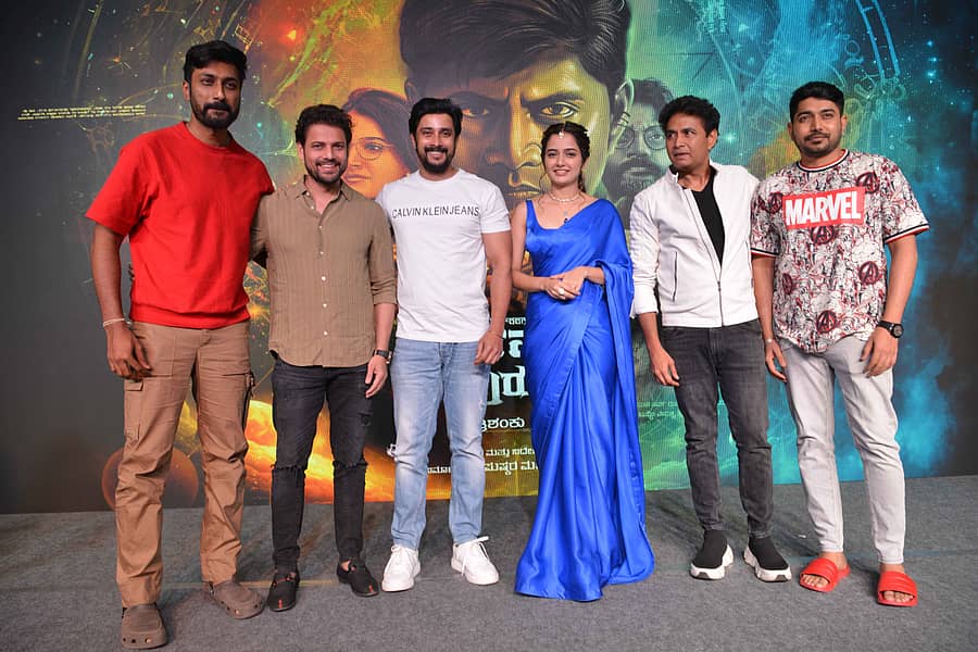 <div class="paragraphs"><p>‘ಅವತಾರ ಪುರುಷ–2’ ಟ್ರೇಲರ್‌ ಬಿಡುಗಡೆ ಕಾರ್ಯಕ್ರಮದಲ್ಲಿ ರಿಷಿ,&nbsp;ಪ್ರವೀಣ್ ತೇಜ್‌, ‘ನೆನಪಿರಲಿ’ ಪ್ರೇಮ್, ಆಶಿಕಾ ರಂಗನಾಥ್‌, ಶರಣ್‌ ಹಾಗೂ ವಿಕ್ಕಿ ವರುಣ್</p></div>