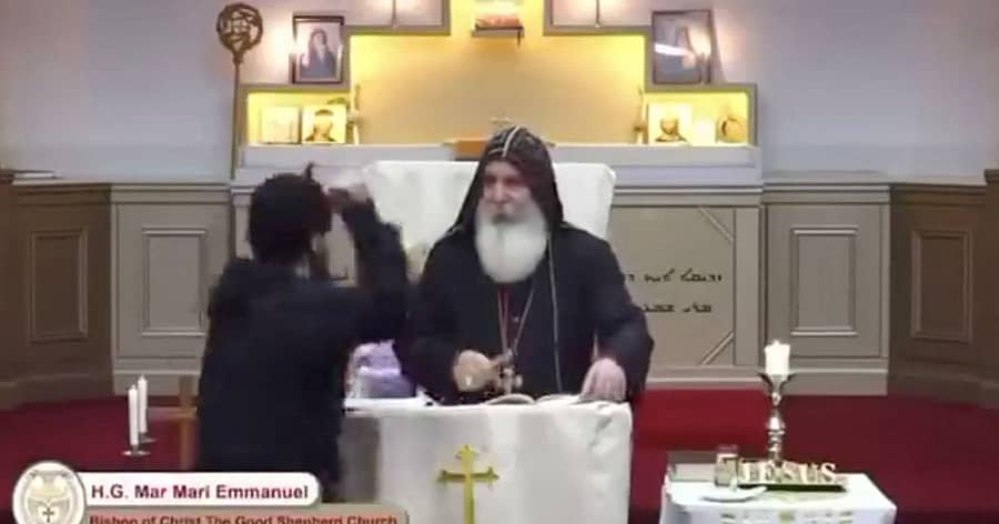 ಬಿಷಪ್ ಮೇಲೆ ಆರೋಪಿ ದಾಳಿ ಮಾಡುತ್ತಿರುವ ದೃಶ್ಯ