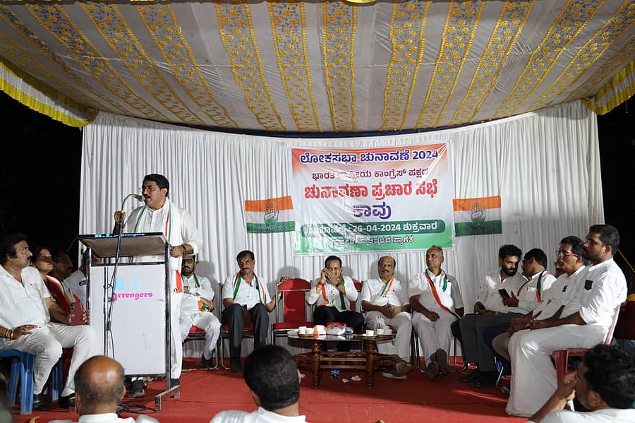 ಪುತ್ತೂರು ತಾಲ್ಲೂಕಿನ ಮಾಡ್ನೂರು ಗ್ರಾಮದ ಕಾವು ಎಂಬಲ್ಲಿ ನಡೆದ ಚುನಾವಣಾ ಪ್ರಚಾರ ಸಭೆಯಲ್ಲಿ ಪದ್ಮರಾಜ್ ಆರ್. ಪೂಜಾರಿ ಮಾತನಾಡಿದರು