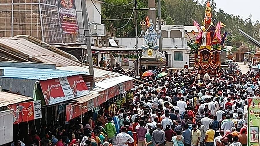 ಸೋಂಪುರ ಹೋಬಳಿ ಶಿವಗಂಗೆಯಯಲ್ಲಿ ಹೊನ್ನಾದೇವಿ ರಥೋತ್ಸವ ಸಂಭ್ರಮದಿಂದ ನಡೆಯಿತು.