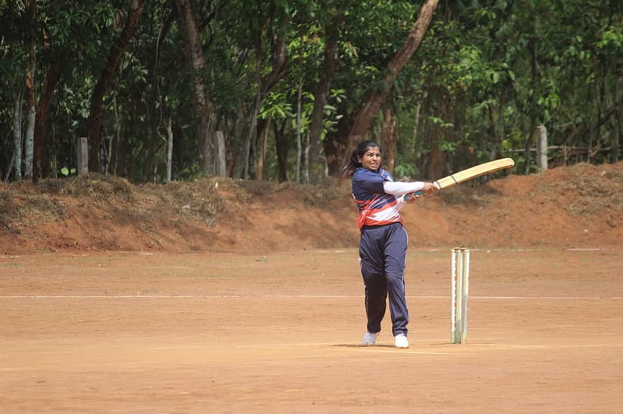 ಕಾಂಡಂಡ ತಂಡದ ವಿರುದ್ಧ ಅಚ್ಚಪಂಡ ತಂಡದ ಆಟಗಾರ್ತಿ ಬ್ಯಾಟ್ ಬೀಸಿದ್ದು ಹೀಗೆ