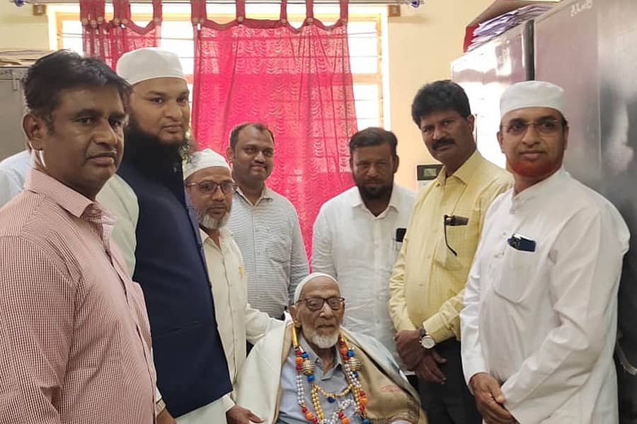 <div class="paragraphs"><p>ಚನ್ನಗಿರಿಯ ಉಪನೋಂದಣಾಧಿಕಾರಿ ಕಚೇರಿಯಲ್ಲಿ ಕೆ.ಮೊಹಮ್ಮದ್‌ ಯಾಕೂಬ್‌ ಅವರನ್ನು ಗೌರವಿಸಲಾಯಿತು. </p></div>