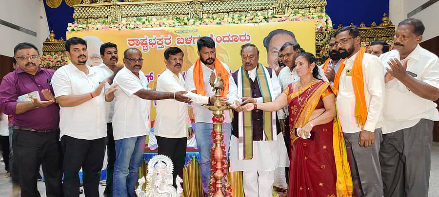 ಬೈಂದೂರಿನ ಉಪ್ಪಂದದ ದೇವಕಿ ಸಭಾಂಗಣದಲ್ಲಿ ಗುರುವಾರ ನಡೆದ ರಾಷ್ಟ್ರಭಕ್ತ ಬಳಗದ ಬೂತ್ ಮಟ್ಟದ ಕಾರ್ಯಕರ್ತರ ಸಮಾವೇಶವನ್ನು ಬಿಜೆಪಿ ಬಂಡಾಯ ಅಭ್ಯರ್ಥಿ ಕೆ.ಎಸ್.ಈಶ್ವರಪ್ಪ ಉದ್ಘಾಟಿಸಿದರು