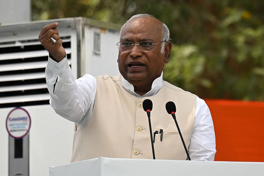 <div class="paragraphs"><p>ಎಐಸಿಸಿ ಅಧ್ಯಕ್ಷ ಮಲ್ಲಿಕಾರ್ಜುನ ಖರ್ಗೆ ಎಎಫ್ಪಿ ಚಿತ್ರ</p></div>