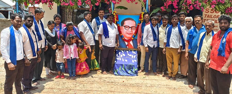 <div class="paragraphs"><p>ಹೊಸಕೋಟೆ ತಾಲ್ಲೂಕಿನ ಚಿಕ್ಕನಹಳ್ಳಿ ಗ್ರಾಮದ ಬಳಿ ಬಿಎಎಸ್ಎಸ್ ಸಂಘಟನೆಯಿಂದ ಅಂಬೇಡ್ಕರ್ ಜಯಂತಿ ನಡೆಯಿತು</p></div>