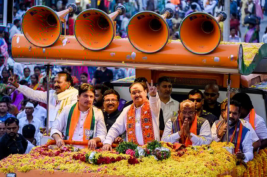 <div class="paragraphs"><p>ಕಲಬುರಗಿ ಲೋಕಸಭಾ ಕ್ಷೇತ್ರದ ಬಿಜೆಪಿ ಅಭ್ಯರ್ಥಿ ಉಮೇಶ ಜಾಧವ ಪರ ಕಲಬುರಗಿ ನಗರದಲ್ಲಿ ಬಿಜೆಪಿ ರಾಷ್ಟ್ರೀಯ ಅಧ್ಯಕ್ಷ ಜೆ.ಪಿ.ನಡ್ಡಾ ಶುಕ್ರವಾರ ರೋಡ್ ಶೋ ನಡೆಸಿದರು </p></div>