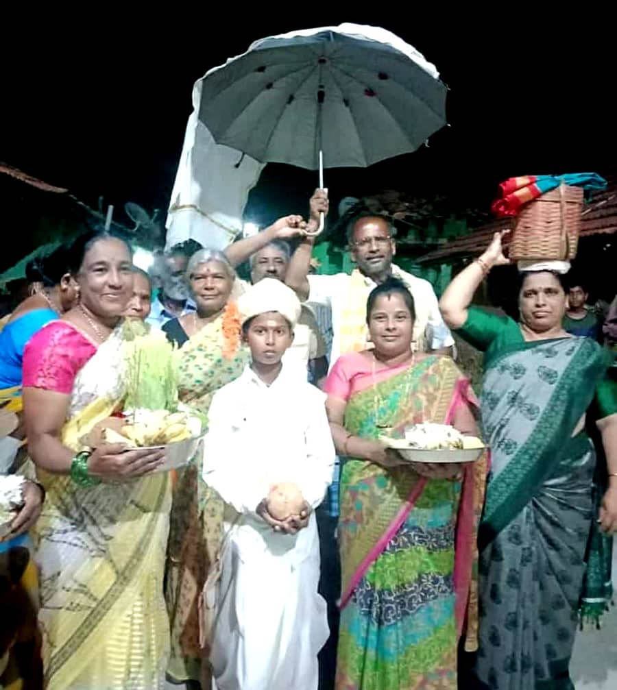 <div class="paragraphs"><p>ಕಿಕ್ಕೇರಿ ಹೋಬಳಿಯ ಮಾದಾಪುರ ಗ್ರಾಮದಲ್ಲಿ ಸೋಮವಾರ ಮಳೆಗಾಗಿ ಚಂದಮಾಮನ ಮದುವೆಯಾಗಿ ಮಕ್ಕಳ ಮದುವೆ ಮಾಡಲಾಯಿತು</p></div>