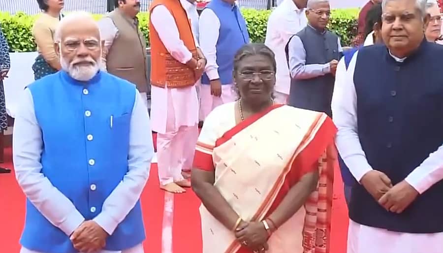 <div class="paragraphs"><p> ಪ್ರಧಾನಿ ಮೋದಿ, ರಾಷ್ಟ್ರಪತಿ ಮುರ್ಮು, ಉಪರಾಷ್ಟ್ರಪತಿ ಜಗ್ದೀಪ್ ಧನಕರ್</p></div>