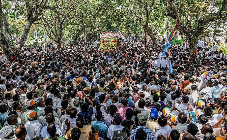 <div class="paragraphs"><p>ಕಾಂಗ್ರೆಸ್‌ ಅಭ್ಯರ್ಥಿ ವೆಂಕಟರಮಣೇಗೌಡ ನಾಮಪತ್ರ ಸಲ್ಲಿಸಲು ಜಿಲ್ಲಾಧಿಕಾರಿ ಆವರಣ ಪ್ರವೇಶಿಸಿದಾಗ ಸೇರಿದ್ದ ಜನಸ್ತೋಮ </p></div>