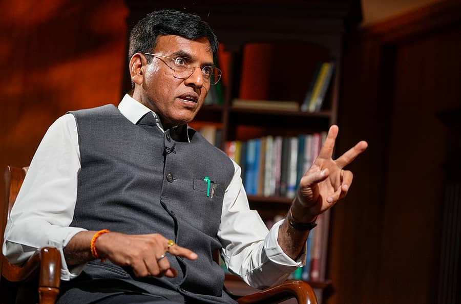 <div class="paragraphs"><p>ಮನ್ಸುಕ್ ಮಾಂಡವೀಯ </p></div>