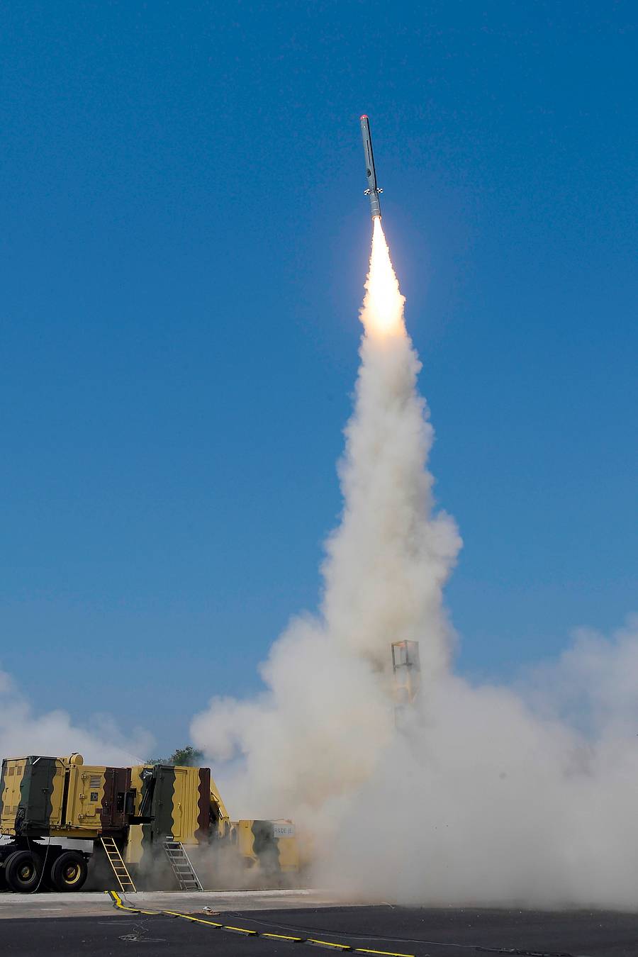 <div class="paragraphs"><p>‘ದೇಶೀಯ ತಂತ್ರಜ್ಞಾನದ ಕ್ರೂಸ್‌ ಕ್ಷಿಪಣಿ’(ಐಟಿಸಿಎಂ)ಯ ಪರೀಕ್ಷಾರ್ಥ ಪ್ರಯೋಗವನ್ನು ಒಡಿಶಾದ ಚಾಂದಿಪುರದಲ್ಲಿರುವ ಸಮಗ್ರ ಪರೀಕ್ಷಾ ವಲಯದಲ್ಲಿ ಡಿಆರ್‌ಡಿಒ ಗುರುವಾರ ಯಶಸ್ವಿಯಾಗಿ ನೆರವೇರಿಸಿತು  </p></div>