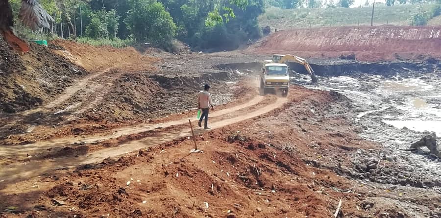 ಸಾಗರ ತಾಲ್ಲೂಕಿನ ಓತಿಗೋಡು ಗ್ರಾಮದಲ್ಲಿ ಸ್ವಾನ್ ಎಂಡ್ ಮ್ಯಾನ್ ಸಂಸ್ಥೆ ಹಾಗೂ ಗ್ರಾಮಸ್ಥರ ಸಹಯೋಗದಲ್ಲಿ ಚಿಲುಮೆಮಠದ ಬ್ರಹ್ಮನ ಕೆರೆ ಅಭಿವೃದ್ಧಿ ಕಾಮಗಾರಿ ಭರದಿಂದ ಸಾಗಿದೆ