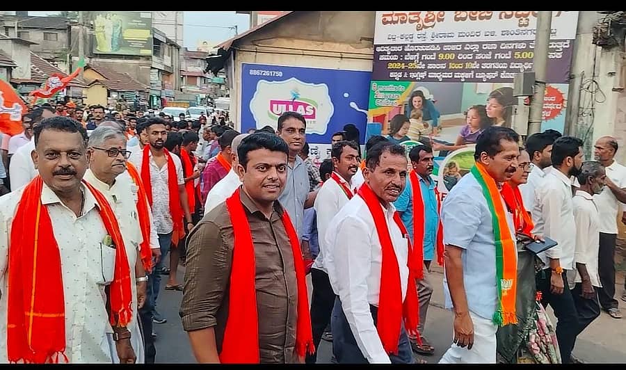 ವಿಟ್ಲ: ದ.ಕ ಜಿಲ್ಲಾ ಲೋಕಸಭಾ ಚುನಾವಣೆ ಬಿಜೆಪಿ ಅಭ್ಯರ್ಥಿ ಬ್ರಿಜೇಶ್ ಚೌಟ ಪರ ವಿಟ್ಲದಲ್ಲಿ ಬಿಜೆಪಿಯಿಂದ ರೋಡ್ ಶೋ ನಡೆಯಿತು.