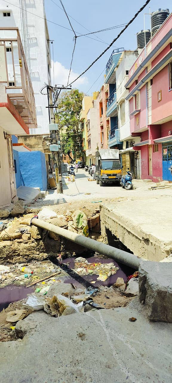 ಕೆಂಪಾಪುರ ಅರ್ಧಕ್ಕೆ ನಿಂತಿರುವ ಸೇತುವೆ ಕಾಮಗಾರಿ.
