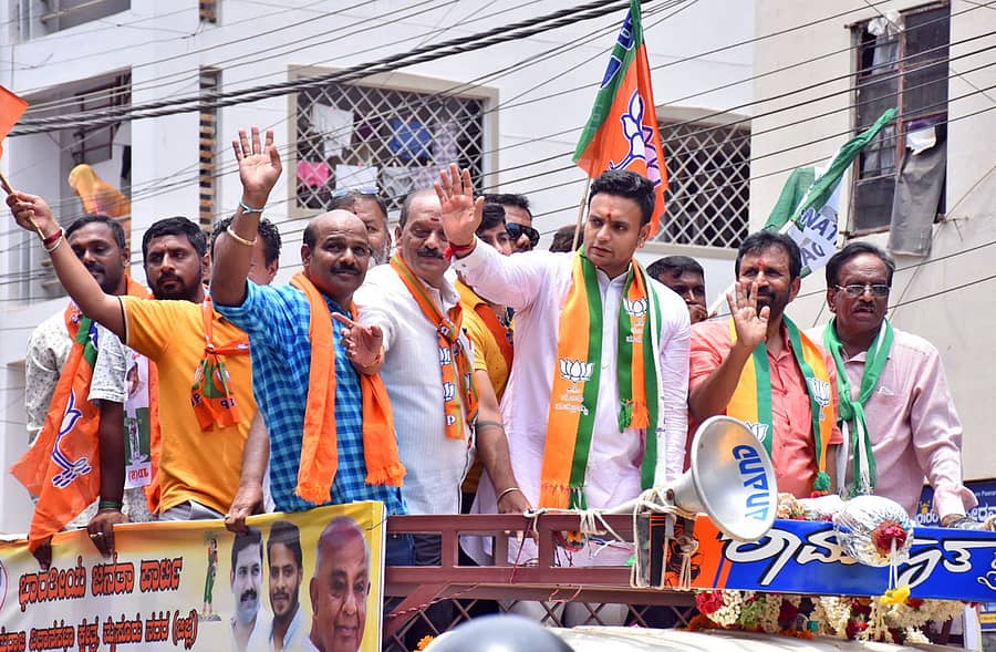 <div class="paragraphs"><p>ಯದುವೀರ್ ಕೃಷ್ಣದತ್ತ ಚಾಮರಾಜ ಒಡೆಯರ್</p></div>