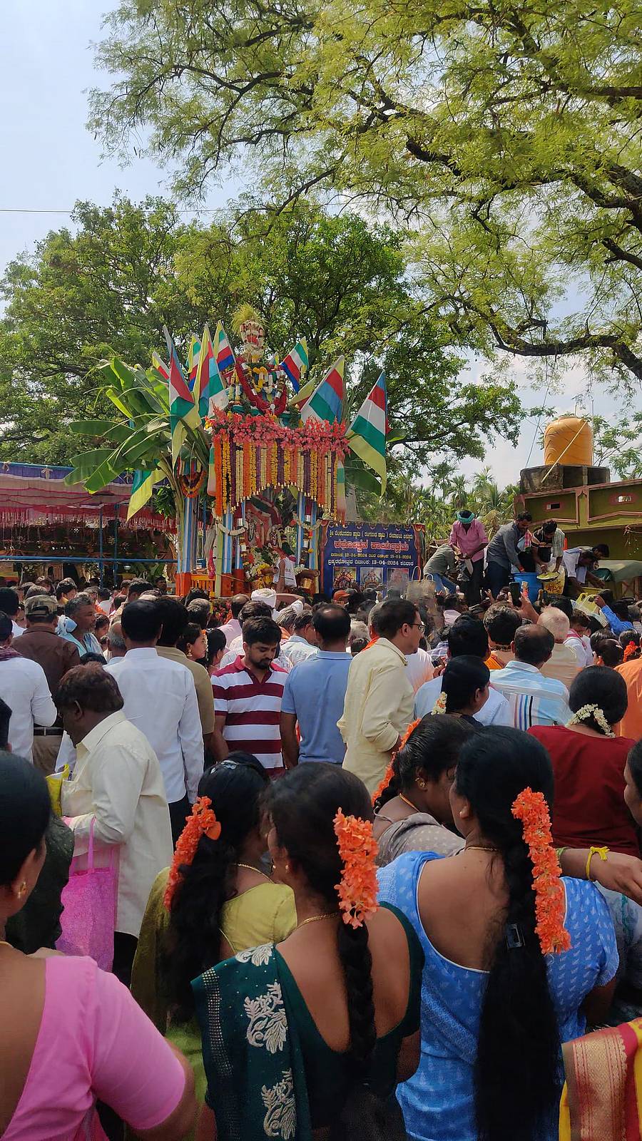 ಕುದೂರು ಹೋಬಳಿಯ ಬಿಸ್ಕೂರು ಗ್ರಾಮದ ವೆಂಕಟರಮಣ (ರಂಗನಾಥ) ಬ್ರಹ್ಮರಥೋತ್ಸವ ಶನಿವಾರ ವಿಜೃಂಭಣೆಯಿಂದ ನೆರವೇರಿತು