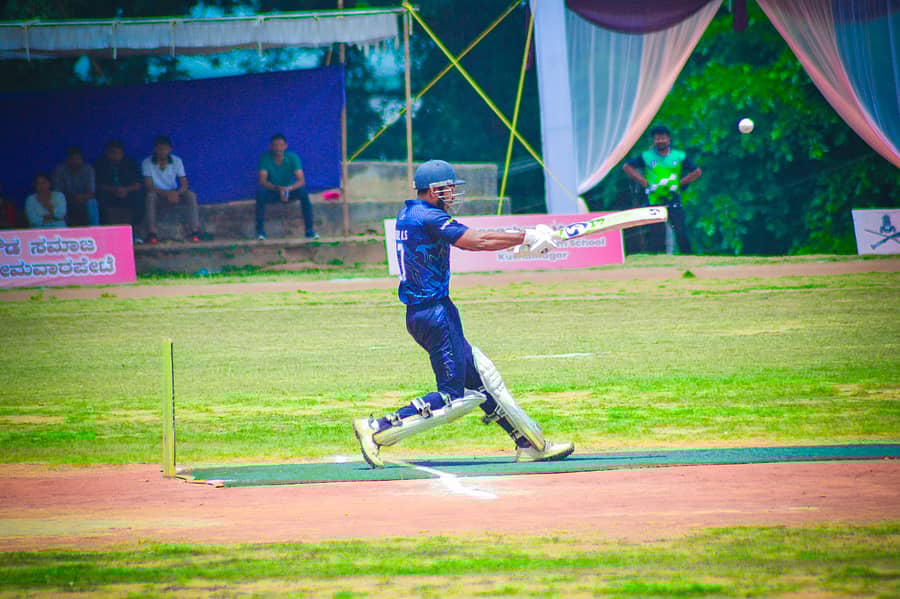 ಸತತ 4ನೇ ಅರ್ಧಶತಕ ದಾಖಲಿಸಿದ ರಾಹುಲ್ ಅವರು ಚೆಂಡನ್ನು ಬೌಂಡರಿಗಟ್ಟಿದ ಕ್ಷಣ