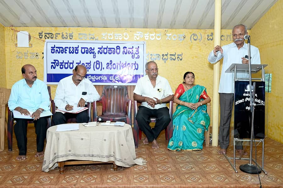 ವಾರ್ಷಿಕ ಮಹಾಸಭೆಯಲ್ಲಿ ಹಿರಿಯ ನಾಗರಿಕರನ್ನು ಗೌರವಿಸಲಾಯಿತು.