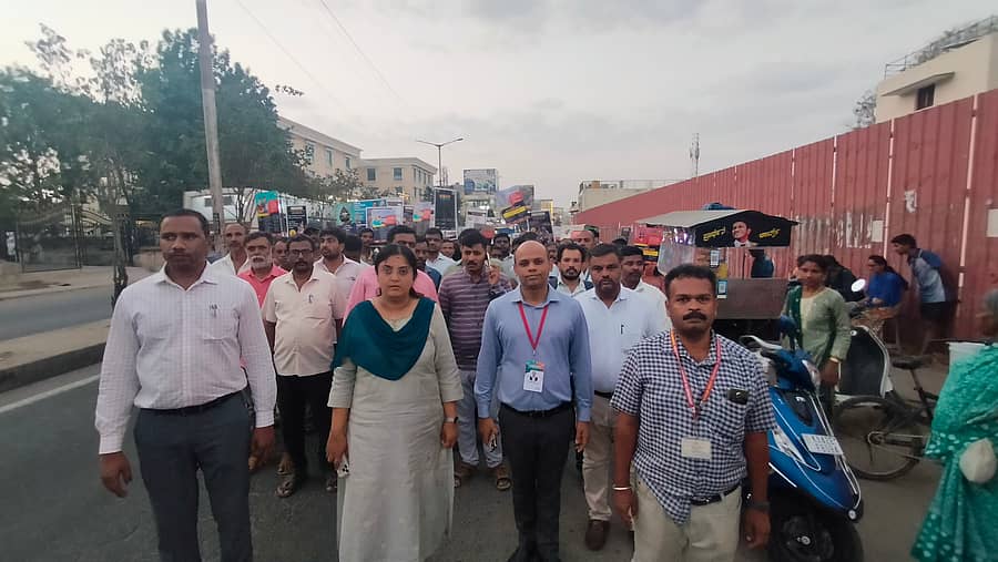 ಕನಕಪುರ ಎಂ.ಜಿ.ರಸ್ತೆಯಲ್ಲಿ ತಾಲ್ಲೂಕು ಆಡಳಿತ ಮತ್ತು ಸ್ವೀಪ್ ಸಮಿತಿಯಿಂಂದ ಮತದಾನ ಜಾಗೃತಿ ಜಾಥಾ ನಡೆಯಿತು