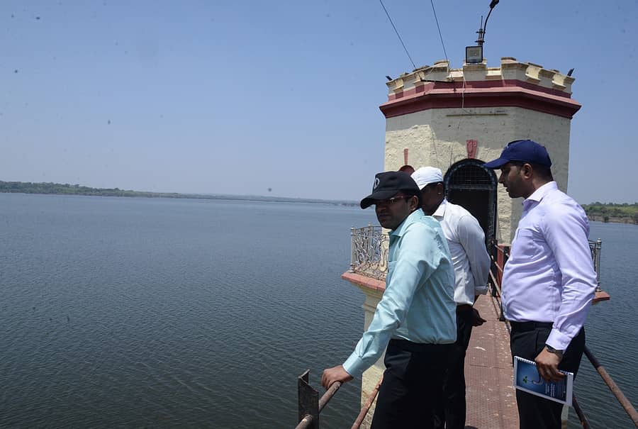 ಜಲಮಂಡಳಿ ಅಧ್ಯಕ್ಷ ಡಾ. ರಾಮ್ಪ್ರಸಾತ್ ಮನೋಹರ್ ಅವರು ಹೆಸರಘಟ್ಟ ಕೆರೆಗೆ ಬುಧವಾರ ಭೇಟಿ ನೀಡಿದ್ದರು