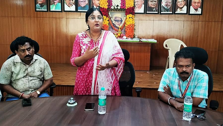 ಕನಕಪುರ ತಾಲ್ಲೂಕು ಕಚೇರಿಯಲ್ಲಿ ನಡೆದ ಡಾ.ಬಾಬು ಜಗಜೀವನ್ ರಾಮ್ ಜಯಂತಿ ಕಾರ್ಯಕ್ರಮದಲ್ಲಿ ಡಾ.ಸ್ಮಿತಾ ರಾಮ್ ಮಾತನಾಡಿದರು