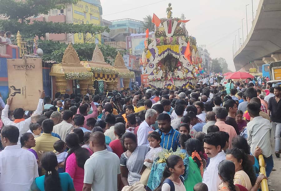 ಬಳ್ಳಾರಿ ರಸ್ತೆಯ ಬ್ಯಾಟರಾಯನಪುರದಲ್ಲಿ ಕೋದಂಡರಾಮಸ್ವಾಮಿ ಬ್ರಹ್ಮರಥೋತ್ಸವ ನಡೆಯಿತು.