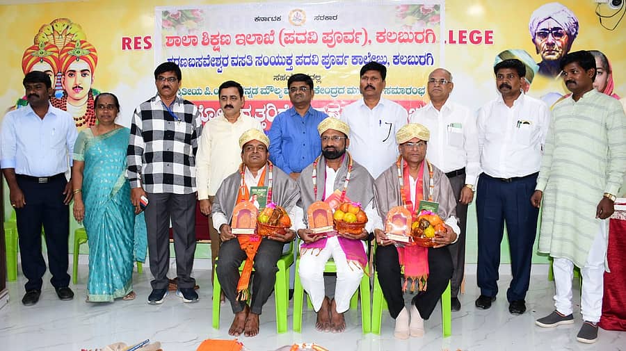 ಕಲಬುರಗಿಯಲ್ಲಿ ನಡೆದ ಕಾರ್ಯಕ್ರಮದಲ್ಲಿ ಗೌಸುದ್ದೀನ್ ತುಮಕೂರಕರ್, ಜಗದೀಶ್ ಬಿಜಾಪುರೆ, ವೈಜನಾಥ್ ಕಾಳೆ ಅವರನ್ನು ಸನ್ಮಾನಿಸಲಾಯಿತು. ಡಿಡಿಪಿಯು ಶಿವಶರಣಪ್ಪ ಮುಳೇಗಾಂವ ಪಾಲ್ಗೊಂಡಿದ್ದರು