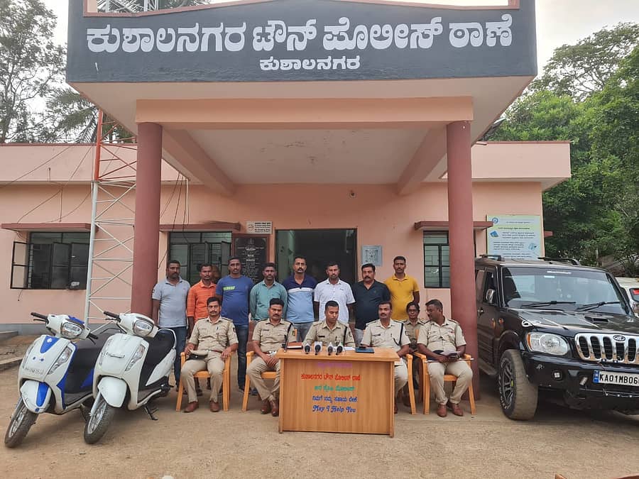 ಕಾರ್ಯಾಚರಣೆ ನಡೆಸಿದ ಪೊಲೀಸ್ ತಂಡ