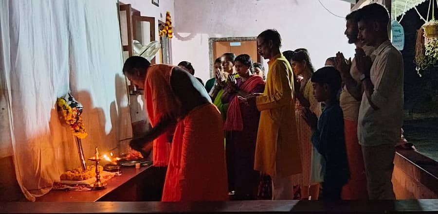 ಹಿಂದೂ ಜನಜಾಗೃತಿ ಸಮಿತಿಯಿಂದ ದಕ್ಷಿಣ ಕನ್ನಡ ಜಿಲ್ಲೆಯ ಉಜಿರೆಯಲ್ಲಿ ನಡೆದ ಗದಾಪೂಜೆ ಕಾರ್ಯಕ್ರಮದಲ್ಲಿ ಸಾರ್ವಜನಿಕರು ಭಾಗವಹಿಸಿದರು