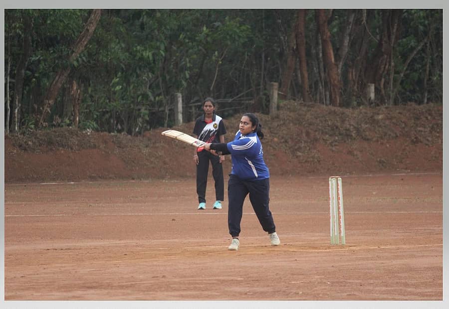 ಕೊಟ್ಟಂಗಡ ತಂಡದ ವಿರುದ್ಧ ನಾಟೊಳಂಡ ತಂಡದ ಆಟಗಾರರು ಬ್ಯಾಟ್ ಬೀಸಿದ್ದು ಹೀಗೆ