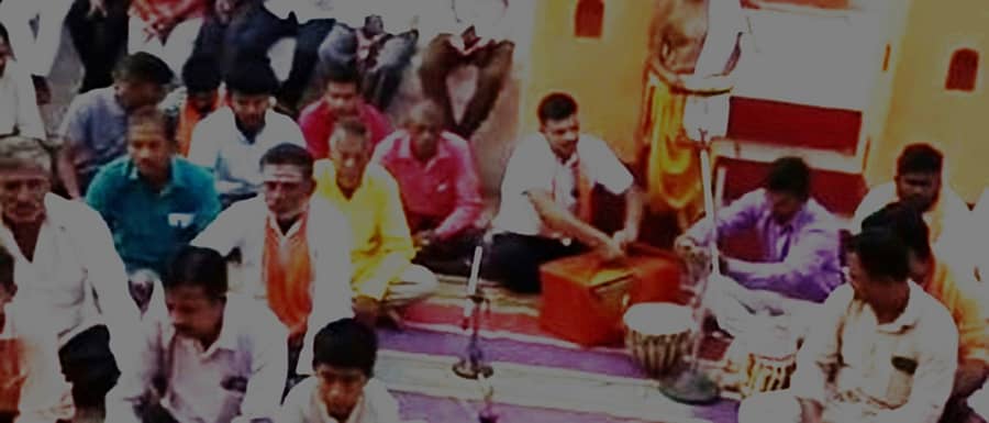 ಚಿಟಗುಪ್ಪ ಪಟ್ಟಣದ ಕುನಬಿವಾಡ ಹನುಮಾನ ದೇಗುಲದಲ್ಲಿ ಭಕ್ತರು ಭಜನೆ ಮಾಡುವ ಮೂಲಕ ಜಯಂತಿ ಆಚರಿಸಿದರು