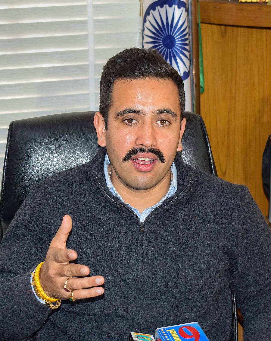 <div class="paragraphs"><p>ಹಿಮಾಚಲ ಪ್ರದೇಶದ ಲೋಕೋಪಯೋಗಿ ಸಚಿವ ವಿಕ್ರಮಾದಿತ್ಯ ಸಿಂಗ್ ಪಿಟಿಐ ಚಿತ್ರ</p></div>