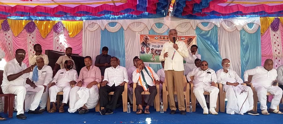 ಸೈದಾಪುರ ಪಟ್ಟಣದಲ್ಲಿ ಮಂಗಳವಾರ ಕಲಬುರಗಿ ಲೋಕಸಭಾ ಕ್ಷೇತ್ರದ ಕಾಂಗ್ರೆಸ್ ಅಭ್ಯರ್ಥಿ ರಾಧಾಕೃಷ್ಣ ದೊಡ್ಡಮನಿ ಅವರ ಪರ ಜಿಲ್ಲಾ ಉಸ್ತುವಾರಿ ಸಚಿವ ಶರಣಬಸಪ್ಪ ದರ್ಶನಾಪುರ ಮತಯಾಚಿಸಿದರು