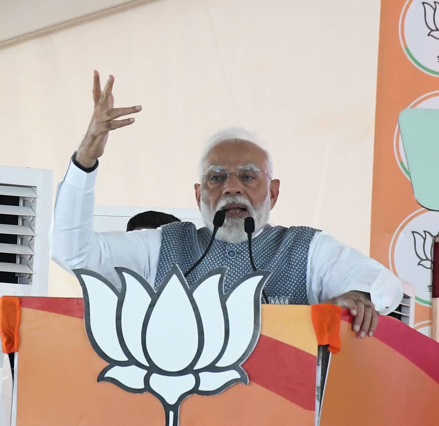 ಬೆಳಗಾವಿಯಲ್ಲಿ ಭಾನುವಾರ ನಡೆದ ಬಿಜೆಪಿ ವಿಜಯ ಸಂಕಲ್ಪ ಸಮಾವೇಶದಲ್ಲಿ ಪ್ರಧಾನಿ ನರೇಂದ್ರ ಮೋದಿ ಮಾತನಾಡಿದರು – ಪ್ರಜಾವಾಣಿ ಚಿತ್ರ