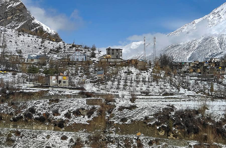 ಹಿಮಾಚಲ ಪ್ರದೇಶದ ಲಾಹೌಲ್ ಮತ್ತು ಸ್ಪಿತಿ ಜಿಲ್ಲೆಯ ರಶೆಲ್ ಗ್ರಾಮದಲ್ಲಿ ಶನಿವಾರ ಉಂಟಾದ ಹಿಮಪಾತದಿಂದ ಪರ್ವತಪ್ರದೇಶದಲ್ಲಿ ಹಿಮ ಆವರಿಸಿತ್ತು– ಪಿಟಿಐ ಚಿತ್ರ