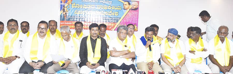 <div class="paragraphs"><p>ತುಮಕೂರಿನಲ್ಲಿ ಭಾನುವಾರ ನಡೆದ ಸುದ್ದಿಗೋಷ್ಠಿಯಲ್ಲಿ ರಾಜ್ಯ ಶೋಷಿತ ಸಮುದಾಯಗಳ ಮಹಾ ಒಕ್ಕೂಟದ ಸಂಚಾಲಕ ಮಾವಳ್ಳಿ ಶಂಕರ್ ಮಾತನಾಡಿದರು. </p></div>