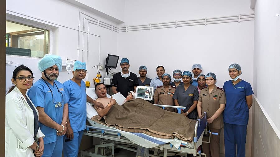 ವೈದ್ಯರ ತಂಡದ ಜೊತೆ ಯೋಧ ನಾಯ್ಕ್‌ ಕೊಂಚೊಕ್ ಗೈಲ್ಸಿನ್