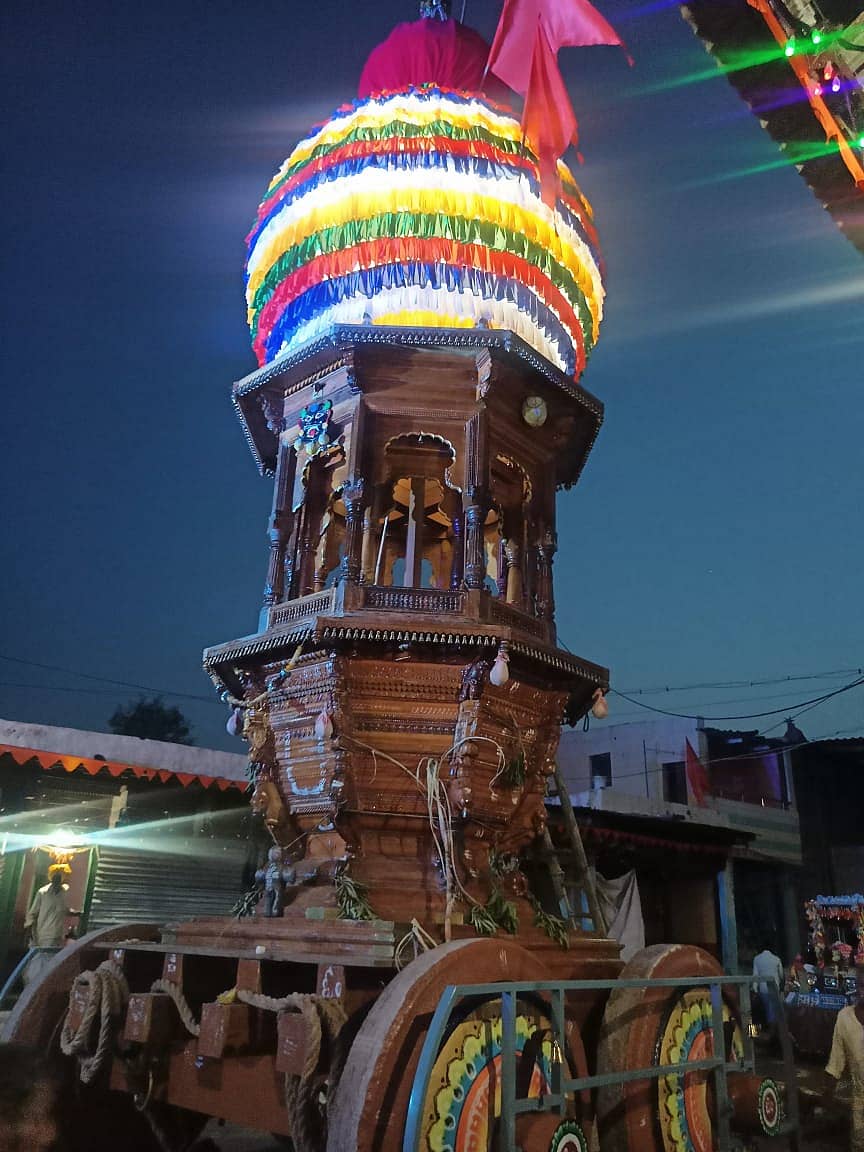 <div class="paragraphs"><p>ನರಗುಂದ ತಾಲ್ಲೂಕಿನ ಹದಲಿಯ ವೀರಭದ್ರೇಶ್ವರ ನೂತನ ಗಡ್ಡಿ ತೇರು</p></div>