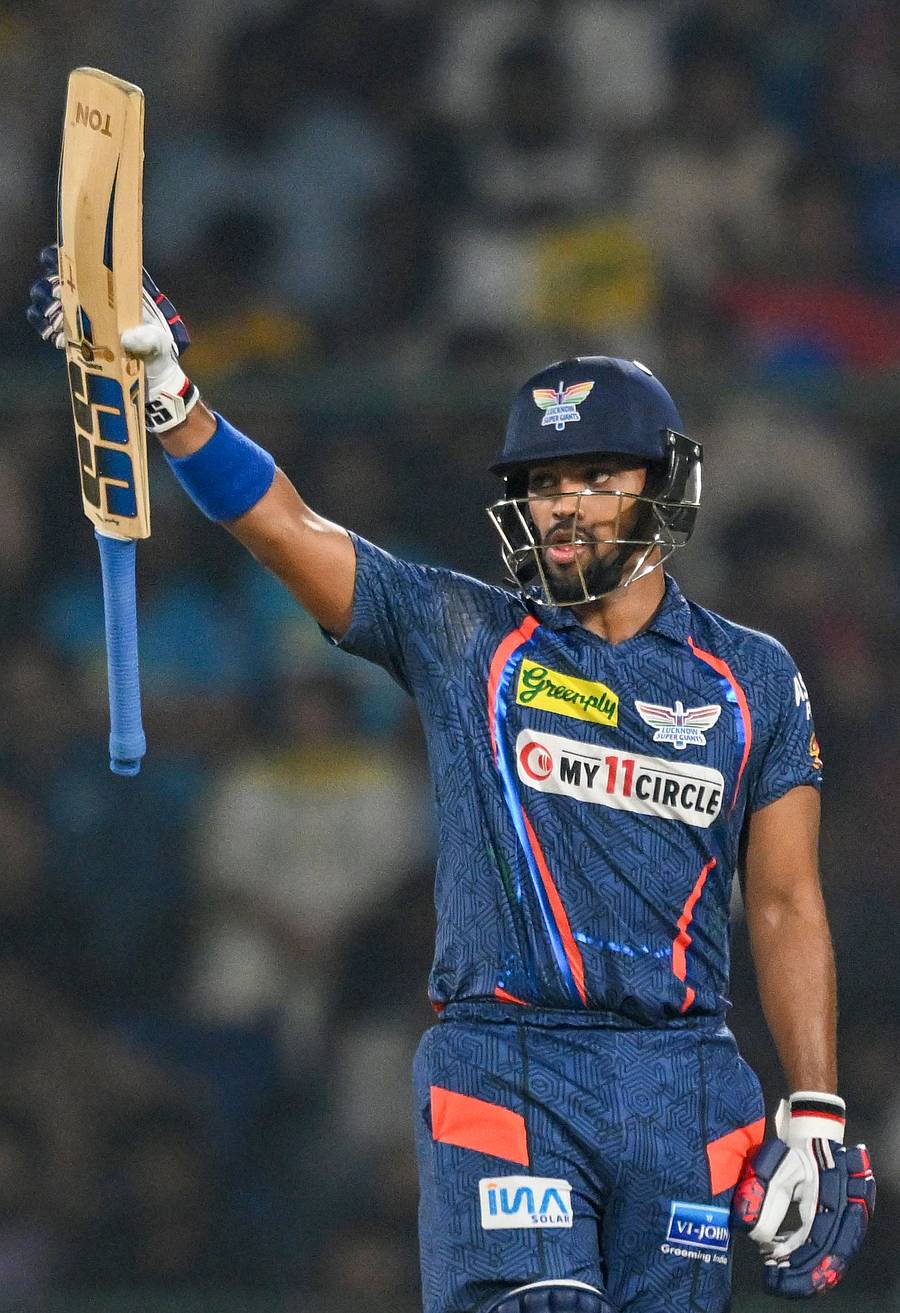 ನಿಕೊಲಸ್ ಪೂರನ್ ಅರ್ಧಶತಕದ ಸಂಭ್ರಮ