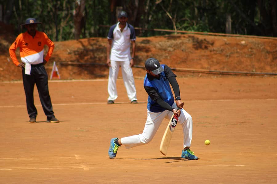 ಪೆಮ್ಮಣಮಾಡ ತಂಡದ ಆಟಗಾರರೊಬ್ಬರು ನಡೆಸಿದ ಬ್ಯಾಟಿಂಗ್ ವೈಖರಿ ಹೀಗಿತ್ತು.