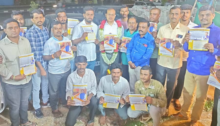 ಬೆಂಗಳೂರು ಪದವೀಧರರ ಕ್ಷೇತ್ರದ ಪಕ್ಷೇತರ ಅಭ್ಯರ್ಥಿ ಆರ್.ಎಸ್. ಉದಯ್ ಸಿಂಗ್ ಅವರು ರಾಮನಗರ ತಾಲ್ಲೂಕಿನ ಬಿಡದಿಯಲ್ಲಿ ಪ್ರಚಾರ ನಡೆಸಿದರು