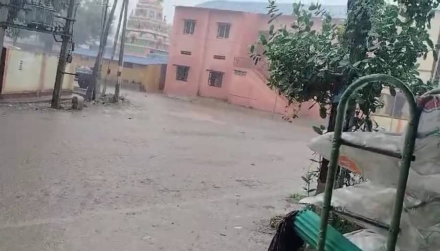 ಸಿರಿಗೆರೆಯಲ್ಲಿ ಭಾನುವಾರ ಮಧ್ಯಾಹ್ನ ಸುರಿದ ಕೃತ್ತಿಕಾ ಮಳೆ 